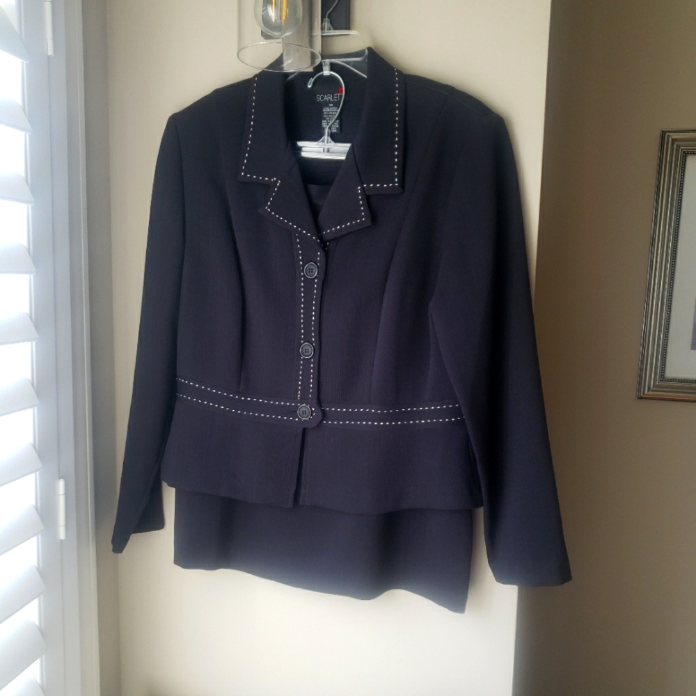 NWOT 2-PIECE SKIRT SUIT